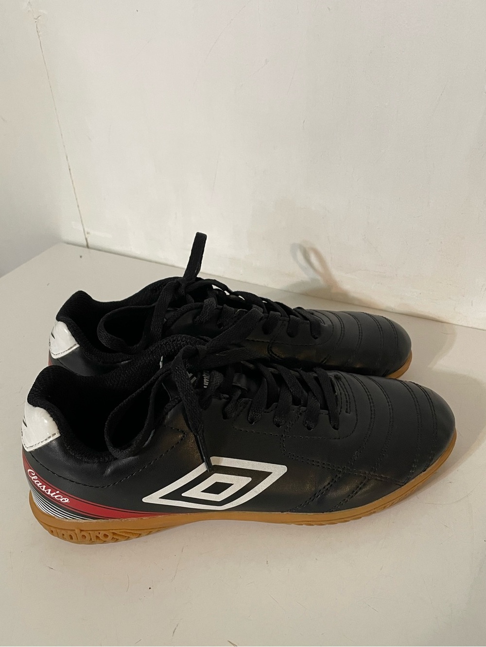 Umbro Indoor Soccer Shoes for Youth